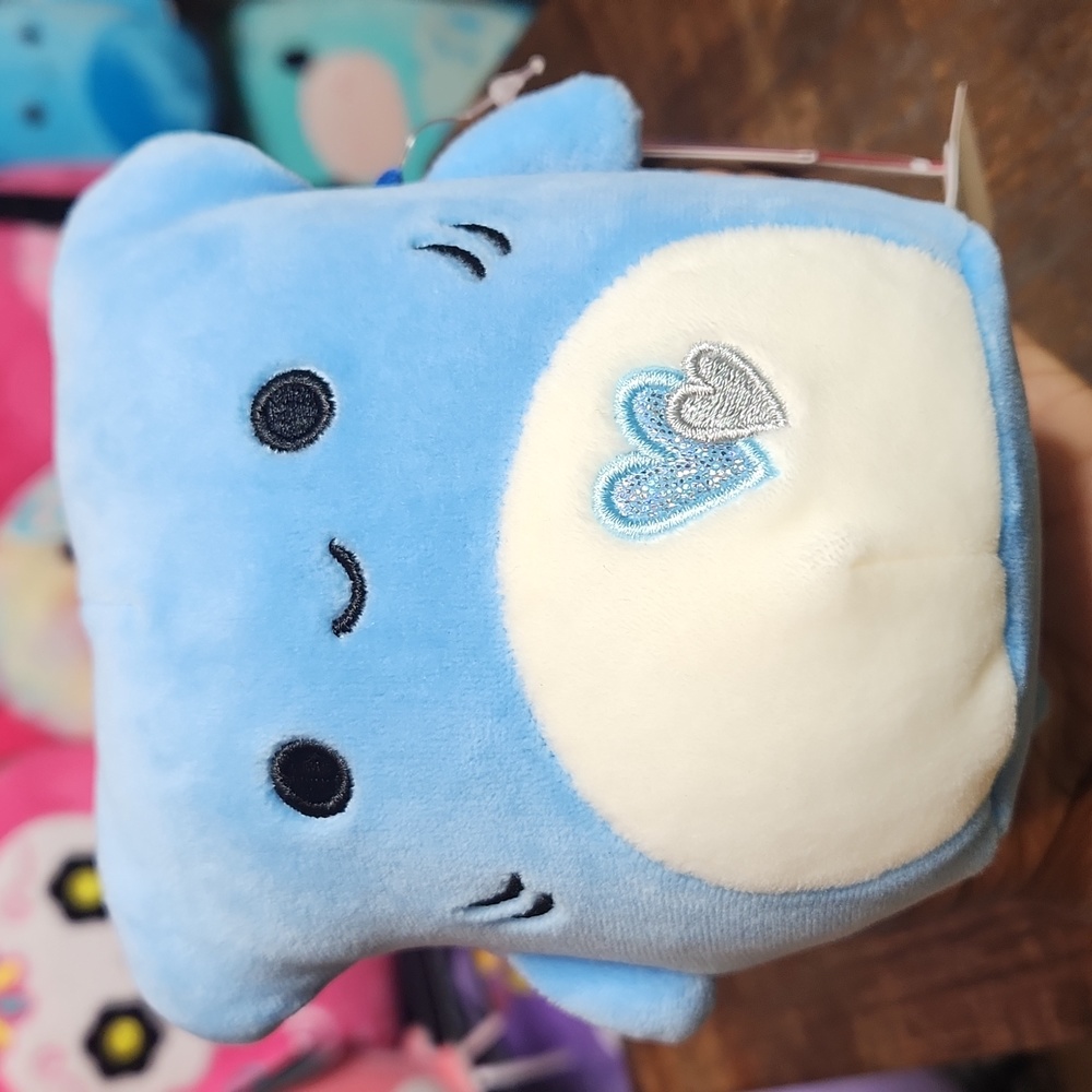 Squishmallows Nitro the Hammerhead Shark Valentine 5" - Picture 4 of 4